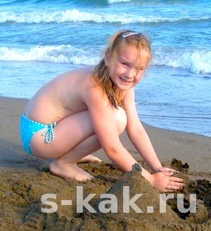 Ребёнок с песочным замком