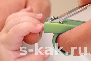 Чем стричь ногти новорожденному
