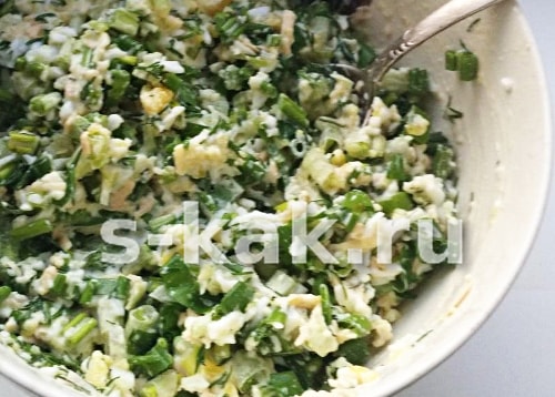 Как приготовить весенний салат из черемши